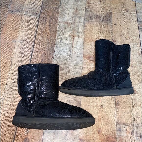 Ugg short black sequin boots with flaw - Picture 6 of 13